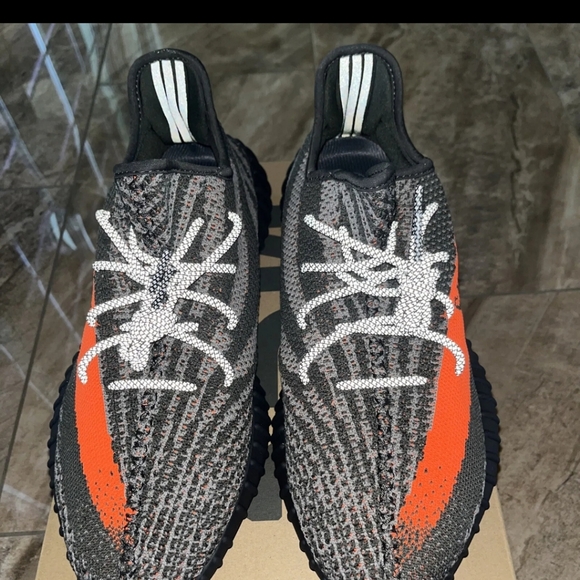 Yeezy 350 - Picture 7 of 8